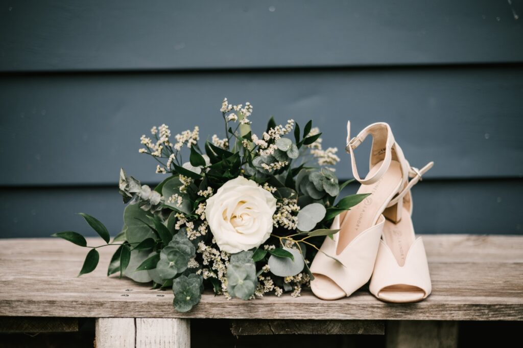 shoes bouquet spruceton inn summer august wedding catskills NY anais asette