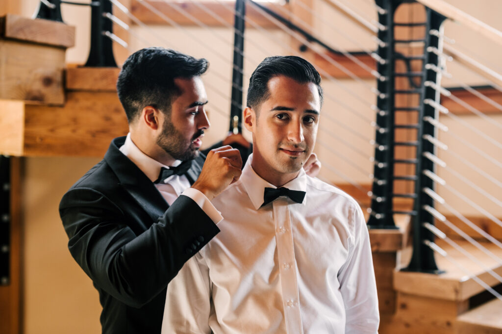 The best man assisting the groom with his collar at Rock Island Lake Club.